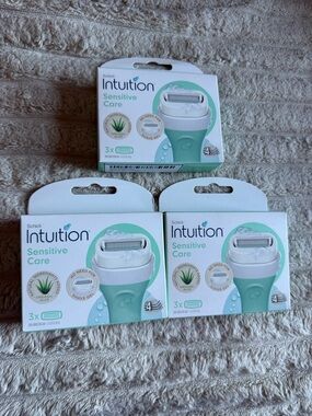 Schick Intuition Sensitive Care Razor Cartridges - Mint Green